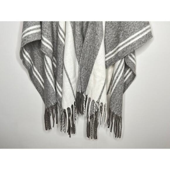 Soft Surroundings One Size Grey & White Striped Fringe Kimono - Picture 3 of 9